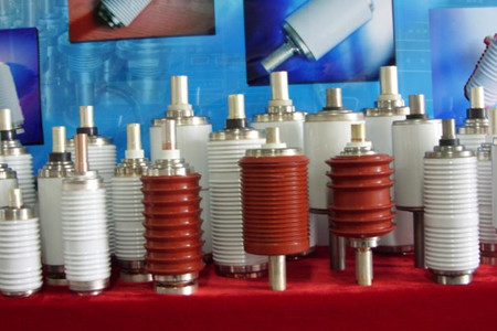 如何判斷真空斷路器中的真空滅弧室需要更換？